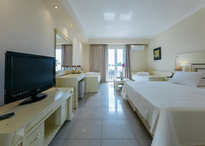 Naxos Imperial Beach & 5*